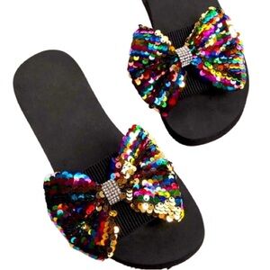🎀NWT Gorgeous Rainbow Sequins, Bow Decor, Sliders